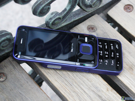 图为:诺基亚 n81诺基亚n81外观设计可谓是后续n85,n86,n96等机型的