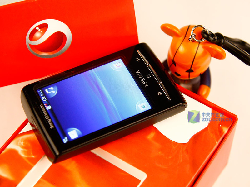 zol首页 手机频道 评测 "无电池"android机 索尼爱立信x10mini图赏 >