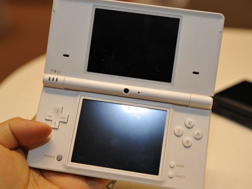 双屏游戏更享受 白色ndsi售价仅1200元