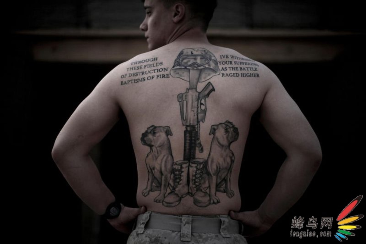 【高清图】 美摄影师拍摄驻阿富汗美军士兵纹身图1