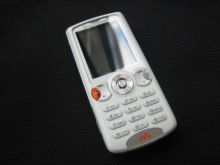 索爱w810终披白色战袍八张真机图欣赏