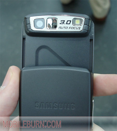 300万自动对焦滑盖三星d900仅129毫米