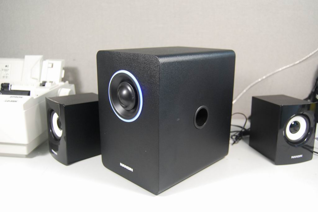 【高清图】 usb供电2.1音箱  兰欣u100引领节能音乐时代图3