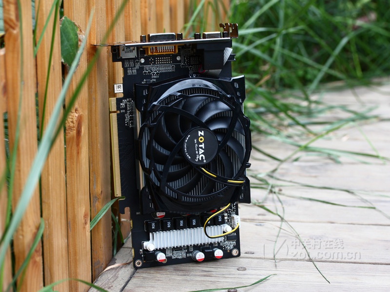 索泰gt240-512d5 毁灭者 效果图(13/48)