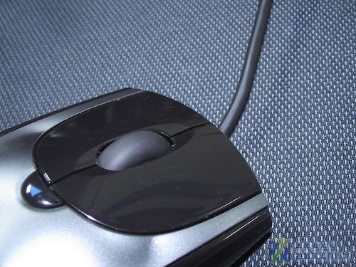 初级游戏套装谁更强?Razer火拼罗技