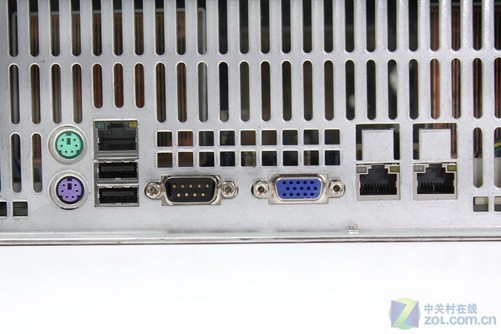 后部提供2个 ps/2接口,1个vga,1个串口,2个千兆网络接口