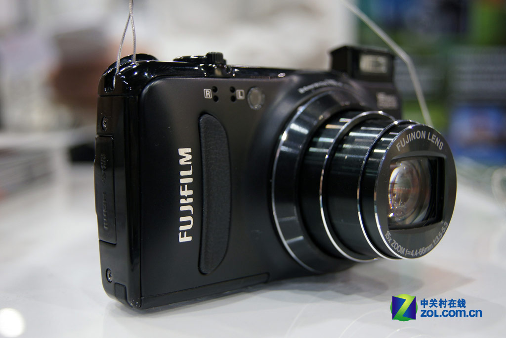 【高清图】 ces2011:24mm广角15倍光变 拍富士f500图2