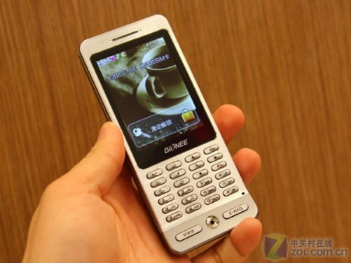 "触屏 双卡双待"钢铁侠 金立a800评测