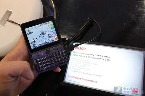 Android+QWERTY<a href=http://detail.zol.com.cn/keyboard_index/subcate33_list_1.html style=text-decoration:underline target=_blank>键盘</a> 华为U8300真机图赏 