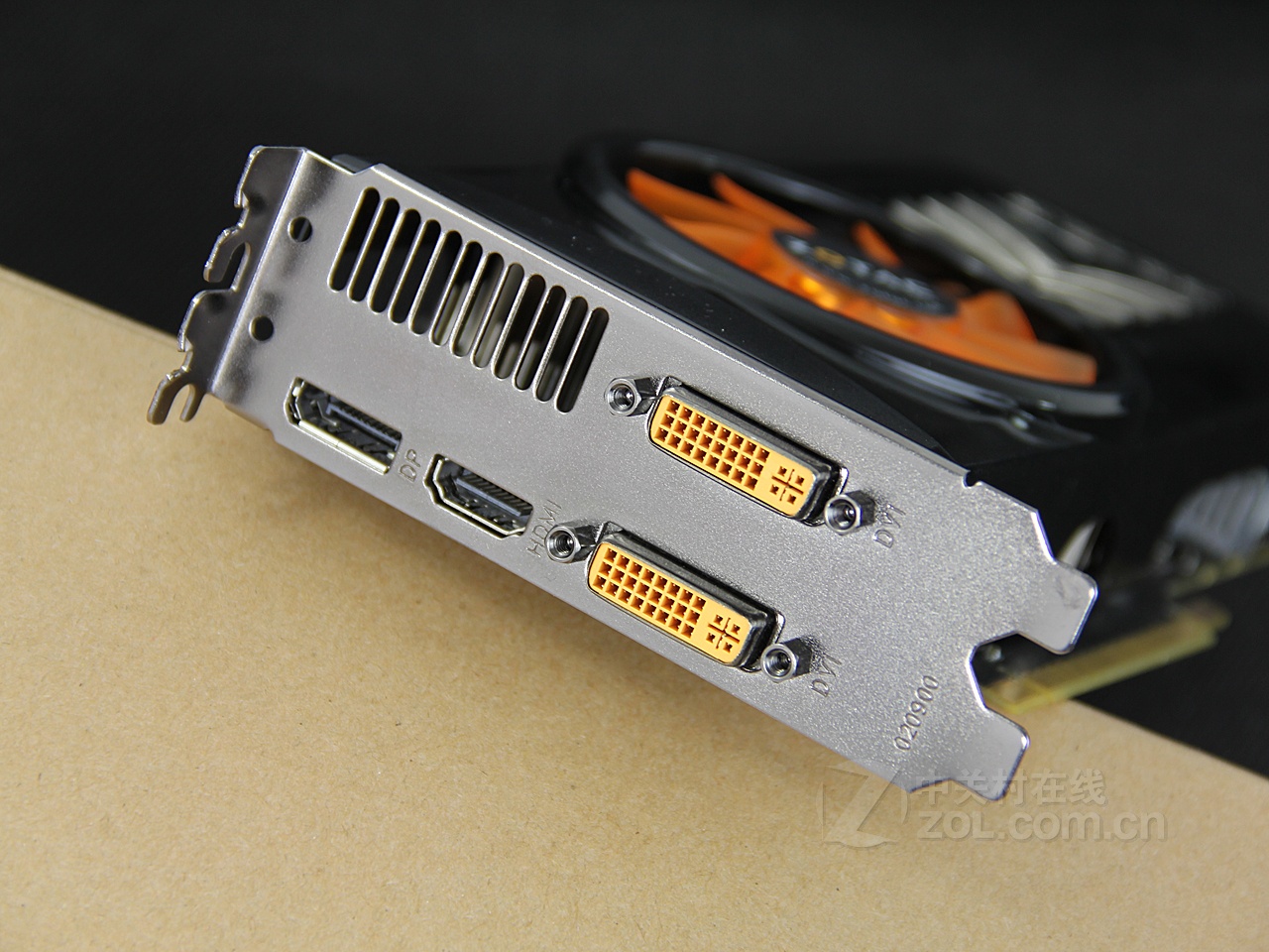 索泰gtx550ti毁灭者