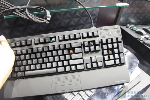 ���ɱ�Я Computex����е���̷�չ���� 