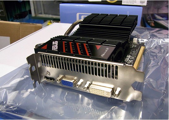 【高清图】 专为htpc玩家打造 华硕全静音gts450曝光图4