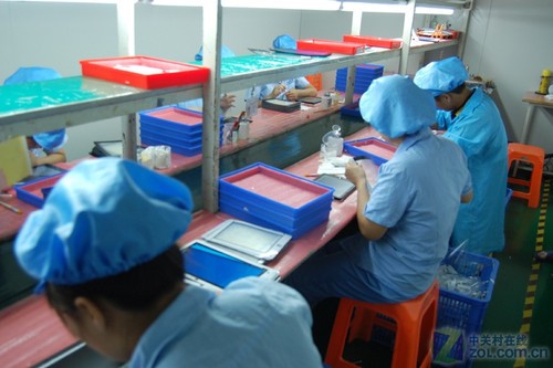 在密封车间进行屏幕tp的粘贴贴完tp后进行第二次机器整体检测检测完成