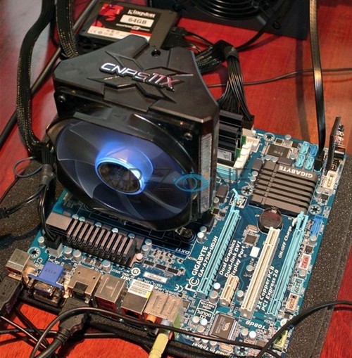 提前拿到了一颗amd llano apu处理器桌面版中的顶级旗舰型号a8-3850