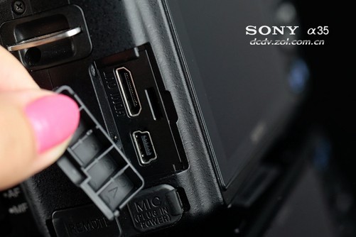 索尼单电 a35 接口处外观细节