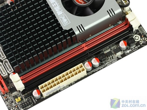 电脑怎么看内存插口 celA1rojbbg.jpg