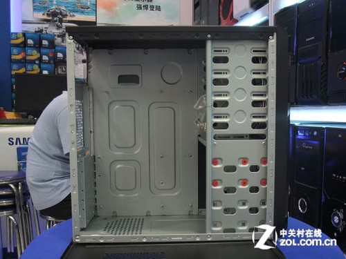 独特面板设计 硕一D608机箱现价329元 