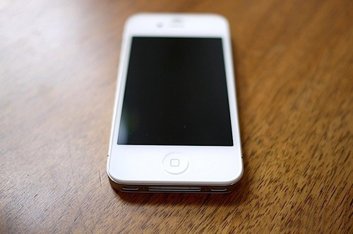 搭载ips精细屏幕 iphone 4s特价3900元