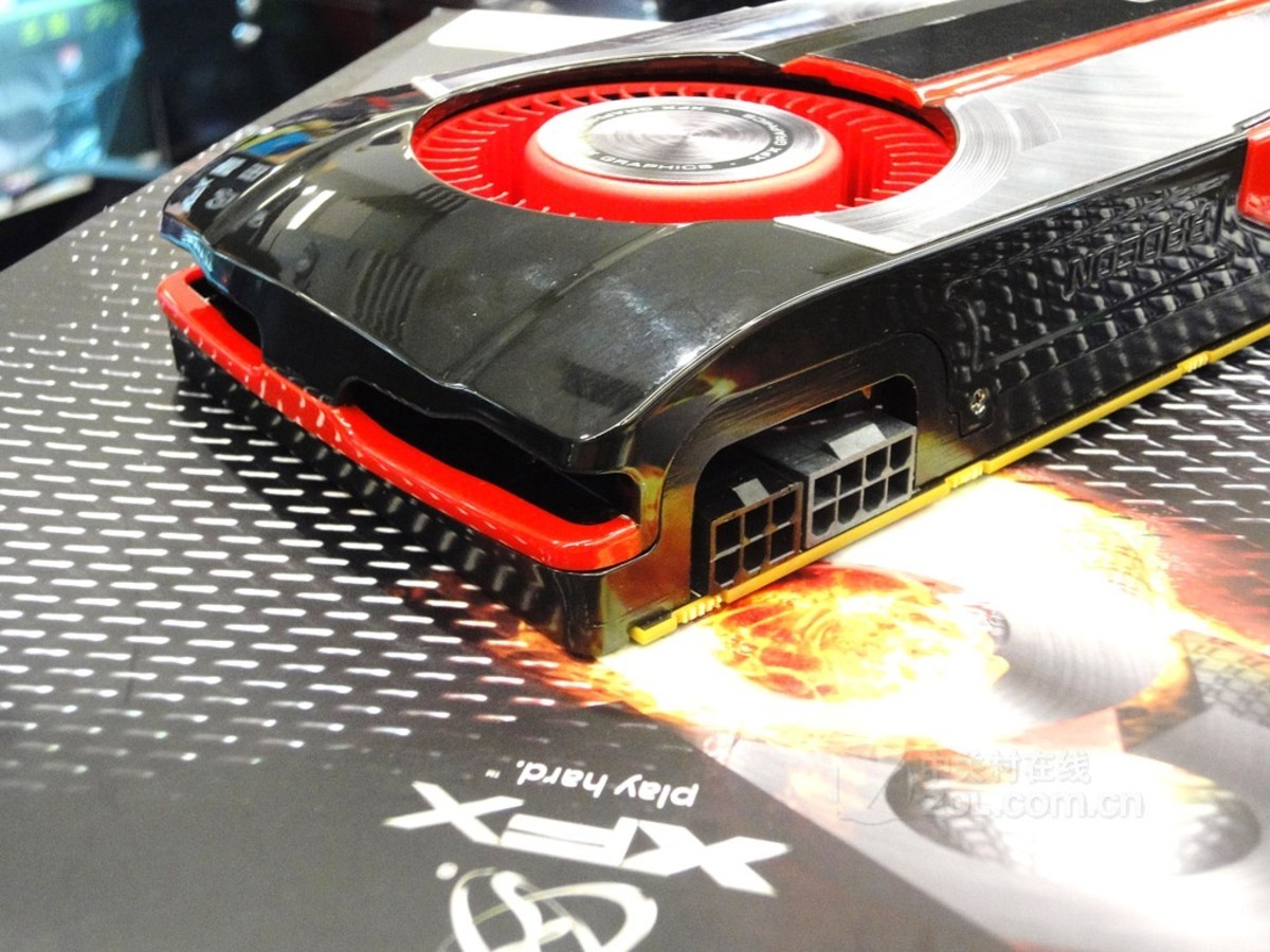 xfx讯景fx-797a-tnb 上将黑卡 实拍图(17/20)