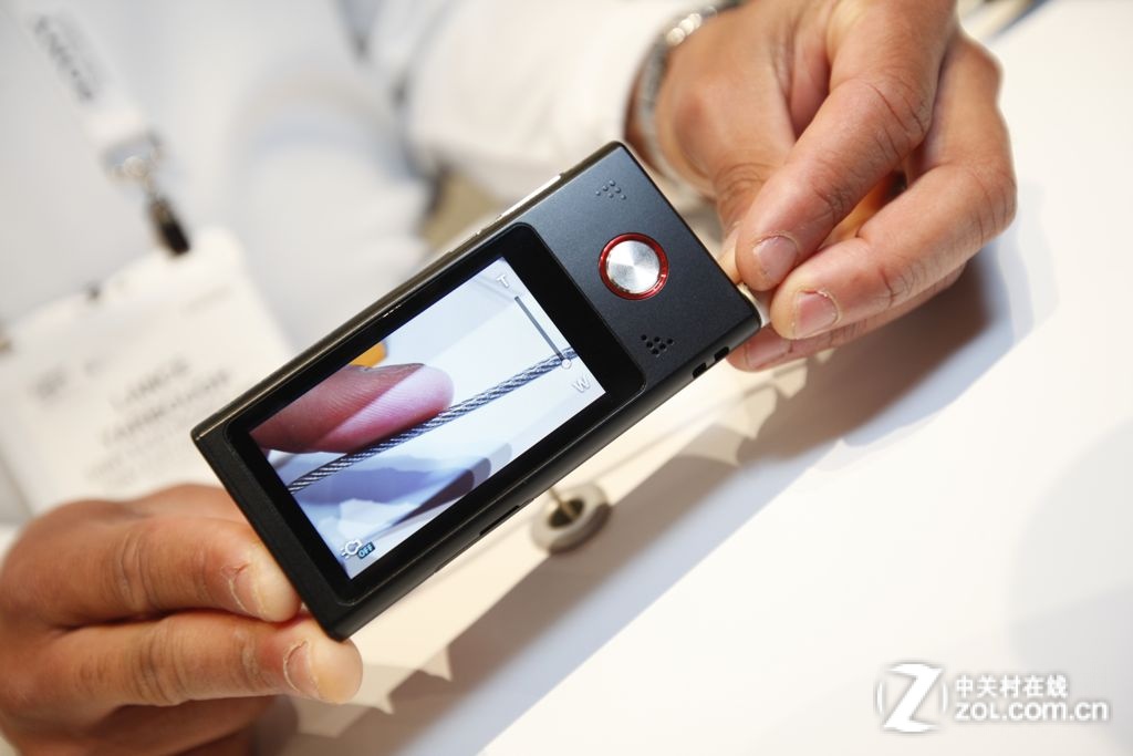 【高清图】 无线传输快速分享 索尼新品bloggie亮相图8