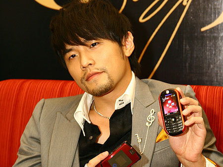 摩托联手周杰伦掀起国庆促销"锋"暴_摩托罗拉 rokr e2_手机厂商稿