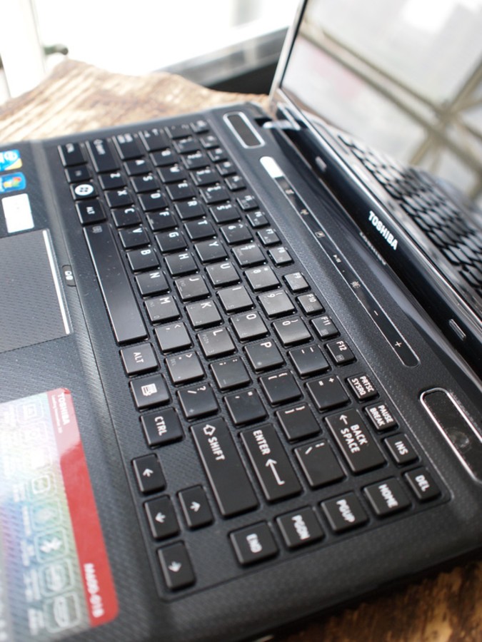 【高清图】 时尚外形娱乐本 东芝m600详细评测图6