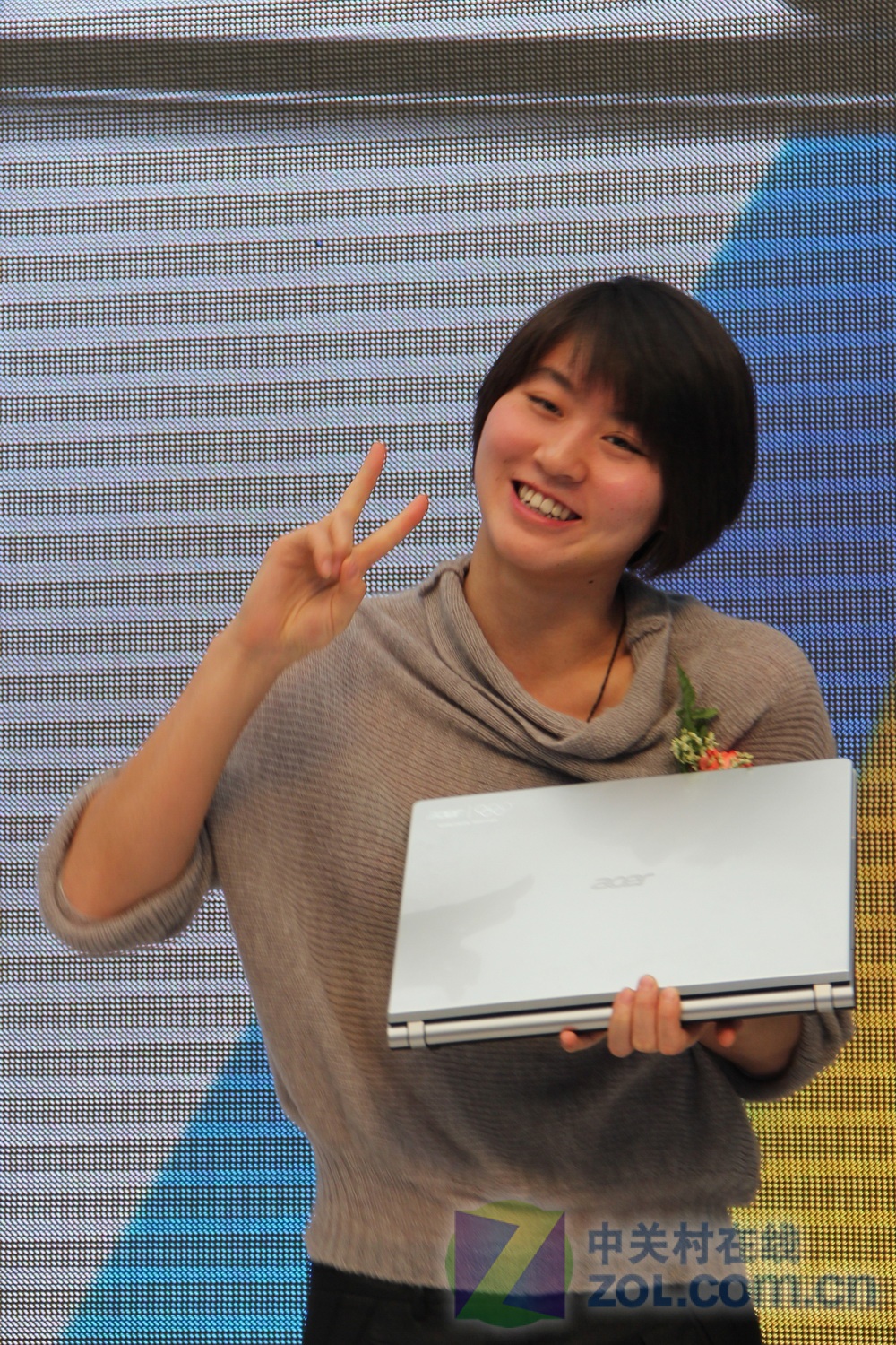 国家游泳队助力宏碁 三连拍展示新产品