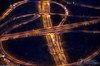 曼彻斯特M62和M60高速公路的夜景。