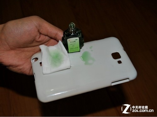 医用84消毒液怎么用橡皮／酒精谁有用 清洗白色手机套大作战_https://www.jmylbn.com_新闻资讯_第13张