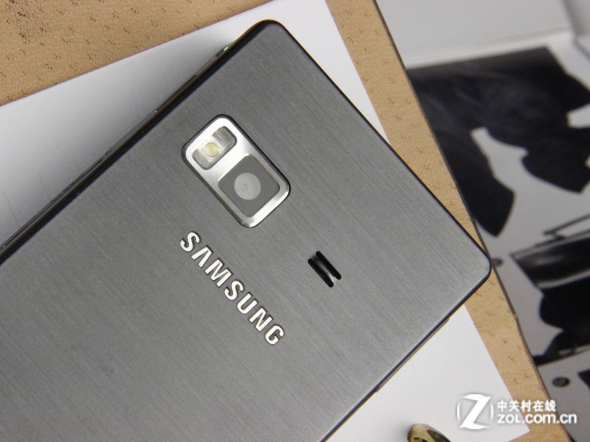 双屏双核双网双待 三星b9120大器Ⅱ图赏 (18/22)