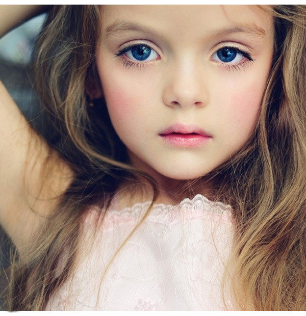 组图俄罗斯4岁小模特萌照宛如洋娃娃