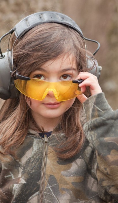 萝莉玩大枪 国外5岁小萝莉持枪萌照